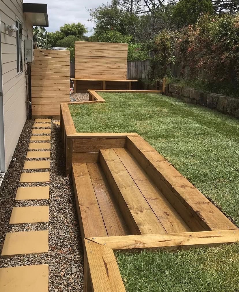 Engineered block retaining system